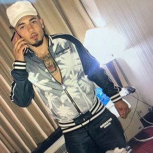 Meet your Posher, Jonathan